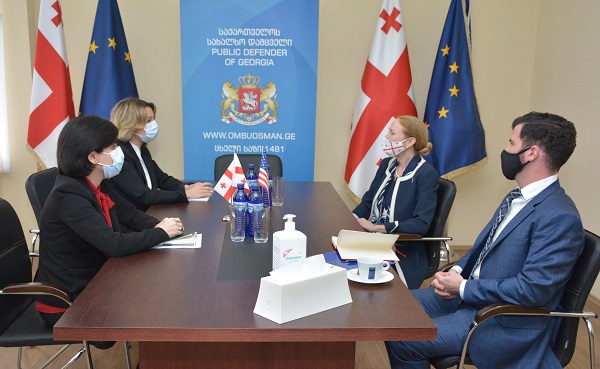 შეშფოთებული ვართ სახალხო დამცველის ოფისზე პოლიტიზირებული თავდასხმებით - აშშ-ს საელჩო