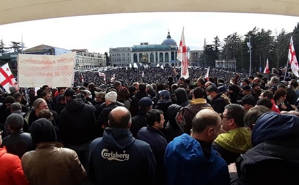 ქუთაისში ნამახვანჰესის მშენებლობას აპროტესტებენ