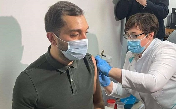 ბიძინა კულუმბეგოვი ასტრაზენეკას ვაქცინით აიცრა