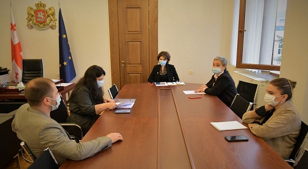 ელისო ბოლქვაძე და ქეთევან დუმბაძე  თბილისის მერიის  კულტურის, განათლების, სპორტისა და ახალგაზრდულ საქმეთა საქალაქო სამსახურის წარმომადგენლებს შეხვდნენ