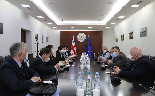 გიორგი ხანიშვილი იაპონიის JICA-ს საქართველოს ოფისის მუდმივ წარმომადგენელს და სასოფლო კოოპერატივების ექსპერტს შეხვდა