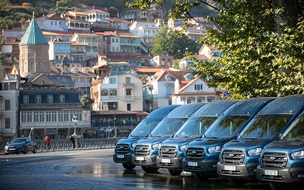 თბილისში, ახალი მიკროავტობუსებით მგზავრობა დღეიდან 80 თეთრის ნაცვლად 50 თეთრი ეღირება