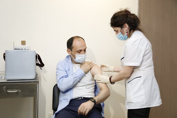 ვაქცინაცია ერთადერთი გზაა, რომ მაქსიმალურად მოკლე დროში დავუბრუნდეთ ცხოვრების ნორმალურ რეჟიმს - ლევან დავითაშვილი
