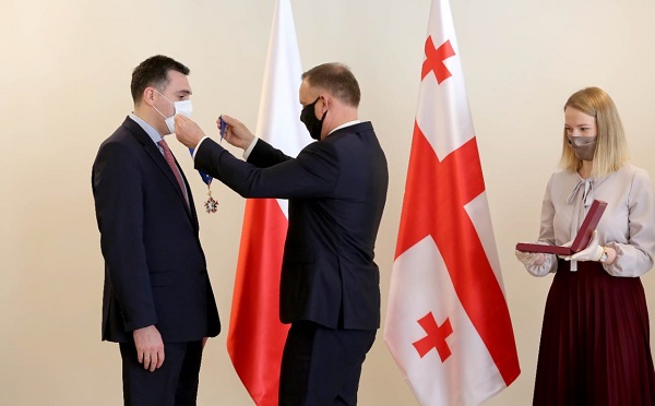 პოლონეთის პრეზიდენტმა საქართველოს მთავრობის ადმინისტრაციის უფროსი პოლონეთის უმაღლესი ჯილდოთი, მეთაურის ჯვრის ორდენით დააჯილდოვა