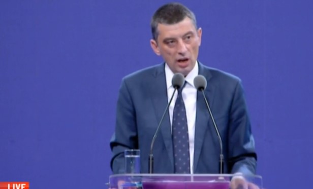 გადავდექი იმიტომ, რომ 8-წლიანი მმართველობის შემდგომ, მმართველი პარტია თავის თუნდაც ყველაზე დიდ მიღწევებს ადარებდა 10-15 წლის წინანდელ რეალობას - გახარია