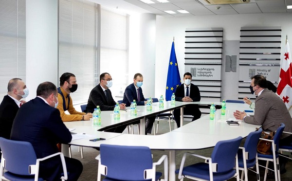 იუსტიციის სამინისტროსა და ომბუდსმენის აპარატს შორის სამუშაო შეხვედრა გაიმართა