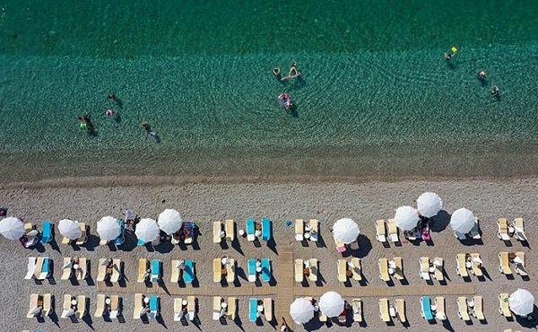 ევროკავშირი სრულად ვაქცინირებულ მოგზაურებს საზღვრებს გაუხსნის