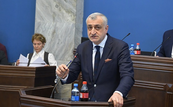 მოგიწოდებთ, პასუხისმგებლობა გამოიჩინოთ და გადადგეთ თანამდებობიდან - მამუკა ხაზარაძე კობა გვენეტაძეს