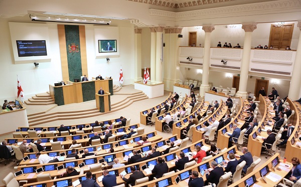 პარლამენტმა 