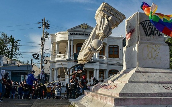 კოლუმბიაში კოლუმბის ქანდაკება ჩამოაგდეს