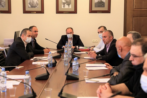 სამსახურებრივი უფლებამოსილების ვადის გასვლის შემდეგ თავდაცვის სამინისტროს მთავარ სერჟანტებს იარაღის ტარების უფლება მიენიჭებათ