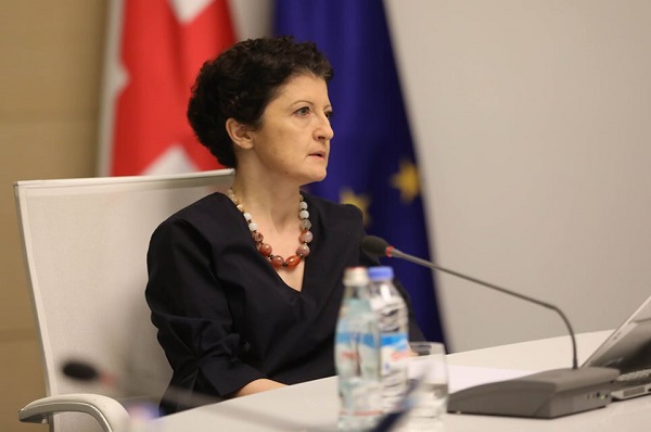 გეტყვით, რომ, ემანდ, მე არ ვერევი თეატრების საქმიანობაში - თეა წულუკიანი