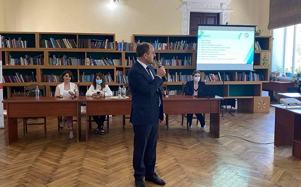 დავით ნარმანიამ აკაკი წერეთლის სახელობის უნივერსიტეტში საჯარო ლექცია წაიკითხა