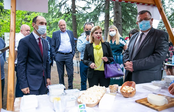ლევან დავითაშვილმა ქართული რძის დღისადმი მიძღვნილი ღონისძიება მისასალმებელი სიტყვით გახსნა