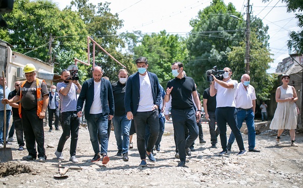 ნაძალადევის რაიონში ეროსი მანჯგალაძის ქუჩის რეაბილიტაცია მიმდინარეობს