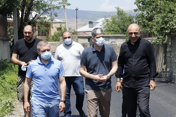 სოფელ დიღომში საგზაო სამუშაოები მიმდინარეობს