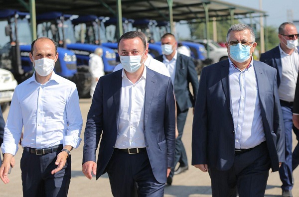 მნიშვნელოვანია, სახელმწიფო გვერდით დაუდგეს ფერმერებს და ფაროსანას მიერ მიყენებული ზარალი მინიმუმამდე იქნას დაყვანილი - ირაკლი ღარიბაშვილი