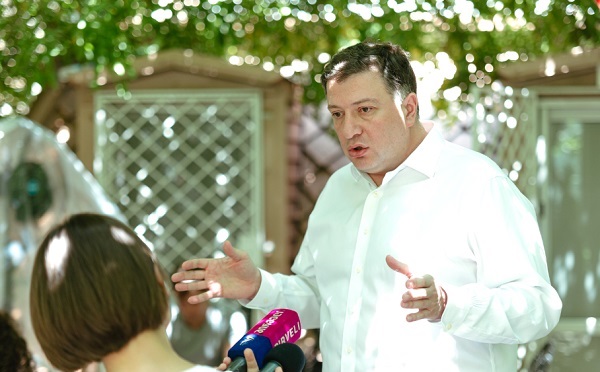 ღარიბაშვილისა და კობახიძის პატრონი გამსახურდიას ცოდნას გამოცდილებას და 