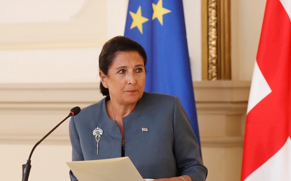 პრეზიდენტმა მარიამობის დღესასწაულთან დაკავშირებით სამი მსჯავრდებული შეიწყალა