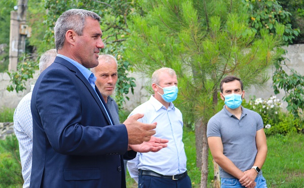 ხულოს მერობის კანდიდატი ვახტანგ ბერიძე მოსახლეობასთან შეხვედრებს მართავს