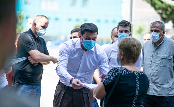 თბილისის მერმა გლდანის რაიონში მცხოვრებ 36 ოჯახს საკუთრების დამადასტურებელი მოწმობები გადასცა