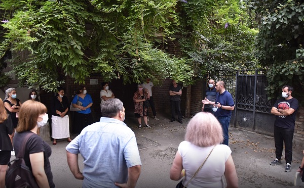 ზურაბ აბაშიძე კოსტავას I შესახვევისა და როდენის ქუჩის მოსახლეობის საჭიროებებს გაეცნო