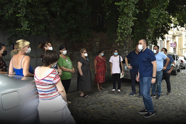 ზურაბ აბაშიძე ძმები კაკაბაძეებისა და ივანე კერესელიძის ქუჩების მოსახლეობას შეხვდა