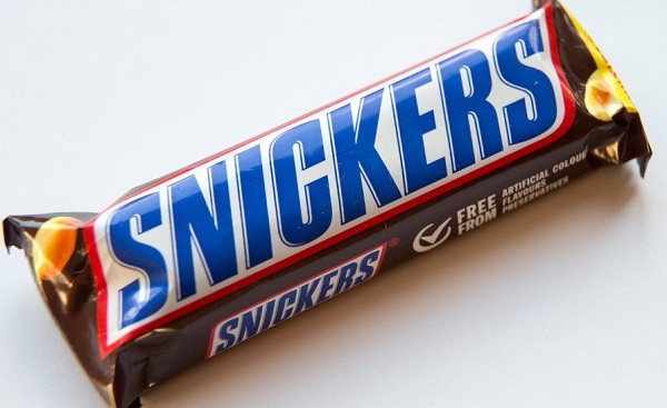 Snickers-ი ჰომოფობიური რეკლამის გამო ბოდიშს იხდის