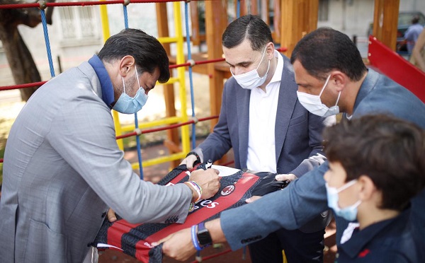 თბილისის მერობისა და ვაკის მაჟორიტარი დეპუტატობის კანდიდატები მოსახლეობას ჭავჭავაძის გამზირზე შეხვდნენ