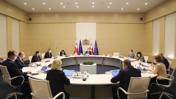 არასტანდარტული ვაშლის შეძენისა და მისი გადამუშავების მიზნობრიობით გაცემული სესხის თანხა, თითოეულ საწარმოზე, 500 000 ლარიდან 5 000 000 ლარის ჩათვლით განისაზღვრა