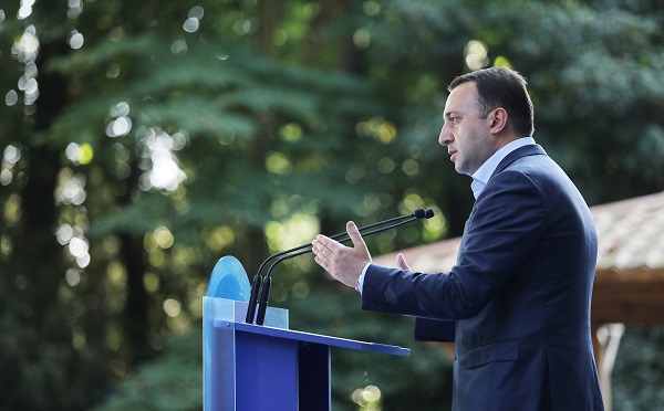 უპასუხისმგებლო პოლიტიკოსები კითხვის ნიშნის ქვეშ აყენებენ ჩვენს მიერ 10 ათას კილომეტრზე მეტი გზის დაგებას, საკმარისია, იმოგზაურონ რეგიონებში და თავად დარწმუნდნენ ჩვენს მიერ გაკეთებულ საქმეში - ღარიბაშვილი