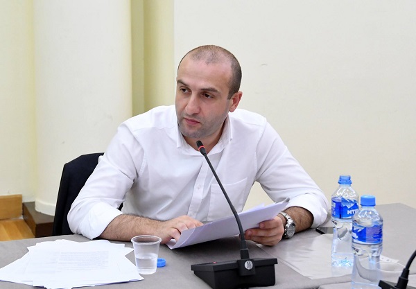 საკონტიტუციო ცვლილებების მიღებას გენერალური პროკურორის არჩევის წესის გარეშე ოპოზიციის სისუსტედ ვერ ვხედავ - იაგო ხვიჩია