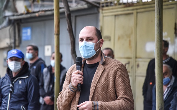 ირაკლი ხელაძემ წინასაარჩევნო კამპანია სააკაძის ქუჩის მოსახლეობასთან შეხვედრით დაასრულა