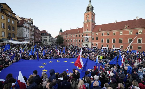 პოლონეთში ევროკავშირის მხარდამჭერი ფართომასშტაბიანი აქციები გაიმართა