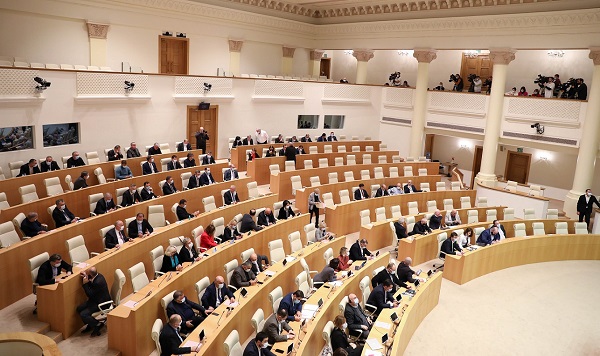 პარლამენტმა 