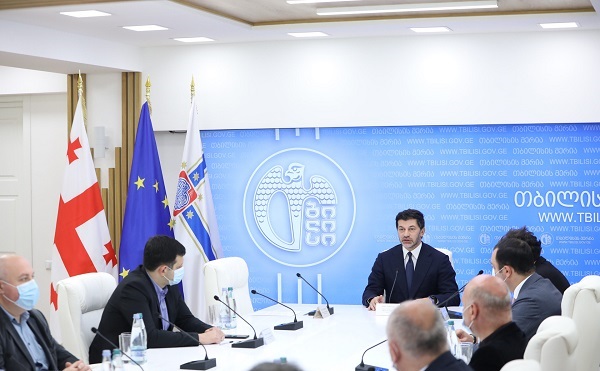 დედაქალაქში 