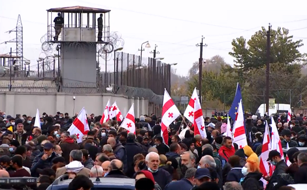 რუსთავის ციხესთან საპროტესტო აქცია იწყება