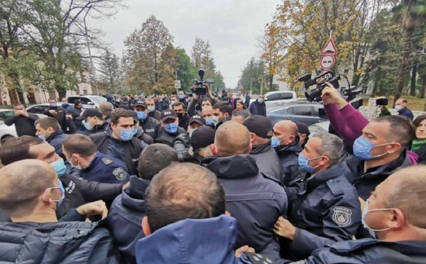 სალხინოს მონასტერთან დაკავებულია 10-მდე პირი, მათ შორის,  სასულიერო პირებიც არიან