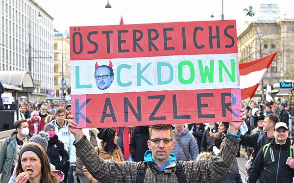 ვენაში სავალდებულო ვაქცინაციისა და ლოკდაუნის წინააღმდეგ ათასობით ადამიანი გამოვიდა