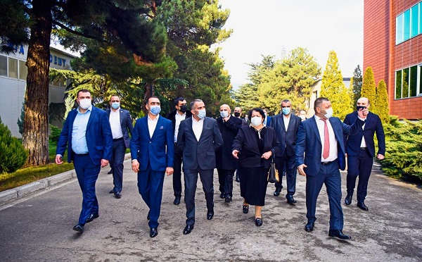 შინაგან საქმეთა სამინისტროს დანაყოფებს სომხეთის პოლიციის უფროსი დელეგაციის წევრებთან ერთად ეწვია