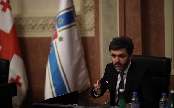 უსახლკაროს სტატუსის მქონე ოჯახების საცხოვრებელი ფართებით დაკმაყოფილება რიგითობის პრინციპით მოხდება - ირაკლი ხმალაძე