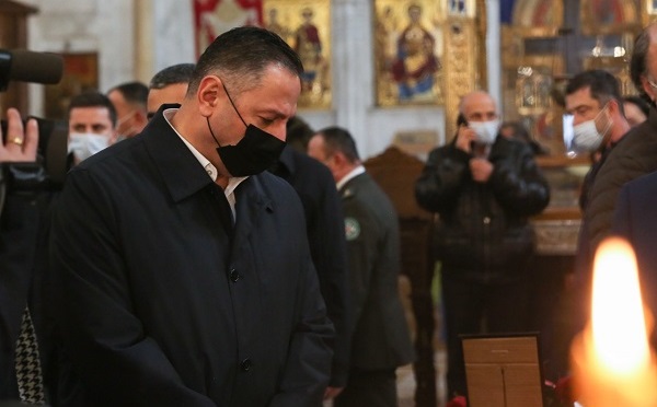 ვახტანგ გომელაური ირაკლი ღარიბაშვილთან და მთავრობის წევრებთან ერთად, ოკუპირებული აფხაზეთის ტერიტორიიდან გადმოსვენებული 8 პირის სამოქალაქო პანაშვიდს დაესწრო