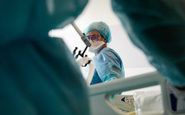 პირველად პანდემიის განმავლობაში, საფრანგეთში ერთ დღეში კორონავირუსის 100 000-ზე მეტი შემთხვევა გამოვლინდა