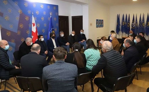 „ქართული ოცნების“ ლიდერები სამეგრელოს რეგიონული ორგანიზაციის წარმომადგენლებს შეხვდნენ