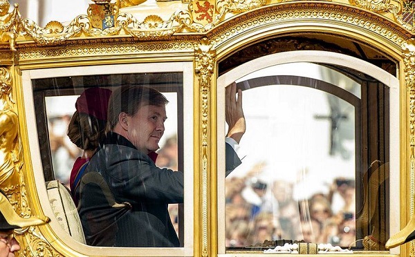 კოლონიალურ წარსულთან კავშირის გამო, ნიდერლანდების სამეფო ოჯახი "ოქროს ეტლს" აღარ გამოიყენებს