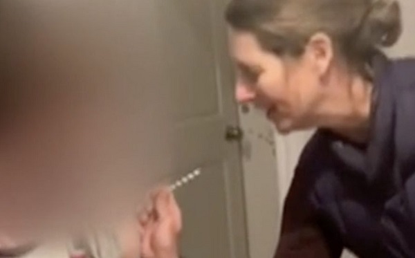 აშშ-ში დააკავეს მასწავლებელი, რომელმაც მოსწავლე თვითნებურად აცრა