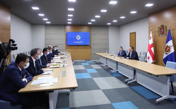 ვახტანგ გომელაურმა რეგიონების პოლიციის დეპარტამენტების ხელმძღვანელებთან სამუშაო თათბირი ჩაატარა