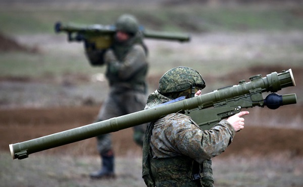 რუსეთი აცხადებს, რომ ყირიმიდან სამხედრო ძალების ნაწილი გაჰყავს
