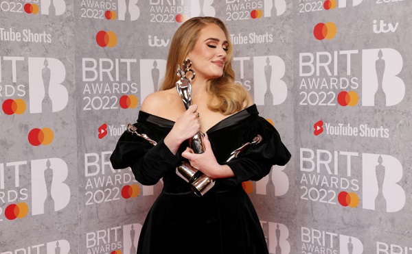 ადელმა Brit Awards 2022-ის სამ მთავარ ნომინაციაში გაიმარჯვა