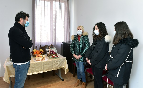 თბილისის მერიამ საცხოვრებელი ფართები რვა უსახლკარო ოჯახს გადასცა